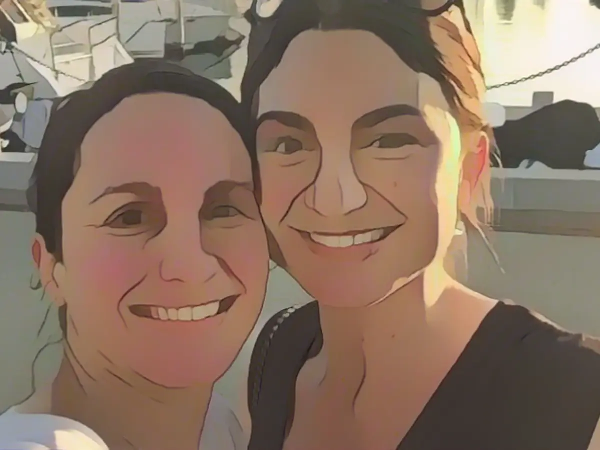 The $100 bill she gave two sisters on a plane 23 years ago changed her life. Now she discovers them, her life changes