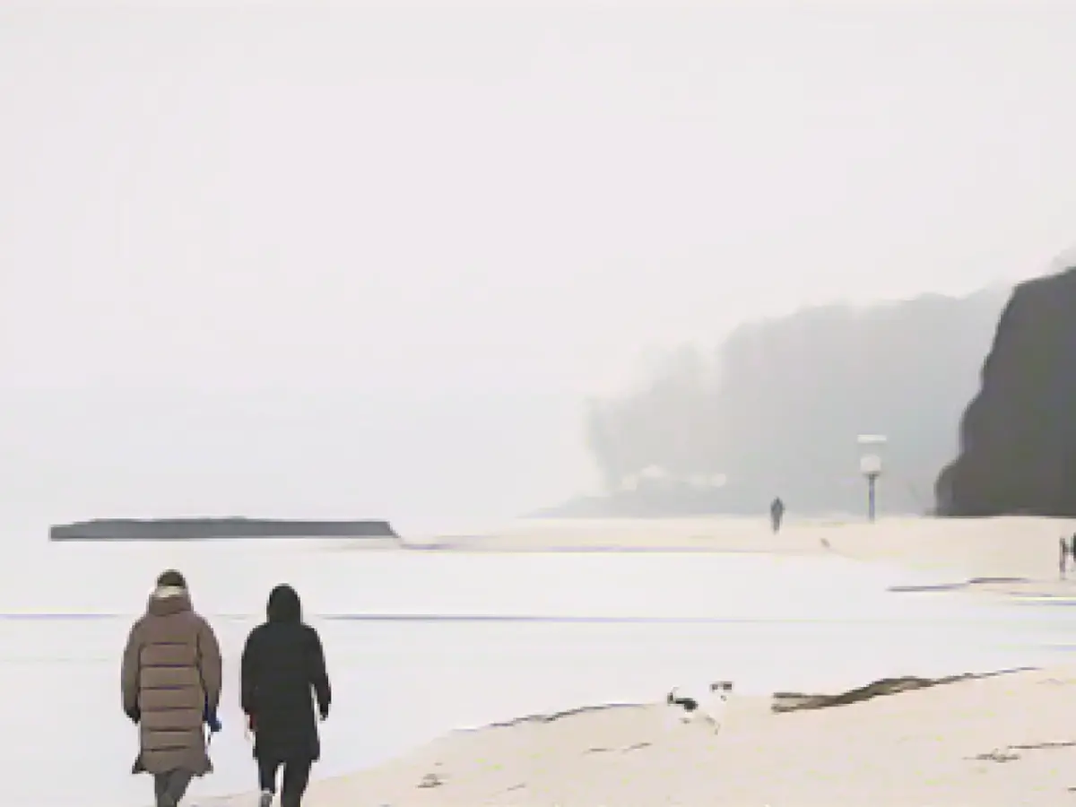 Weather service sees little chance of a white Christmas