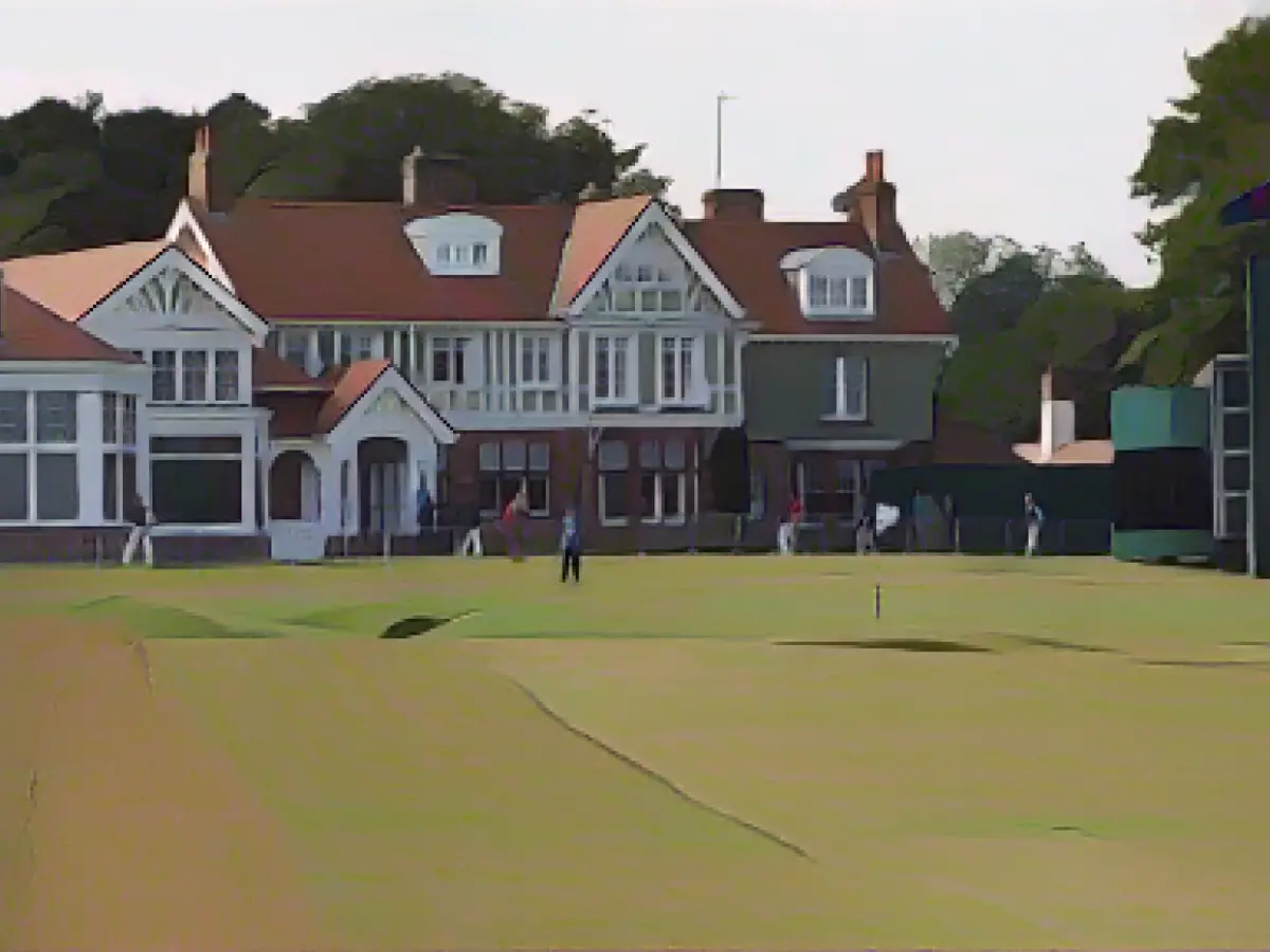 Muirfield banned from hosting British Open for refusing female members