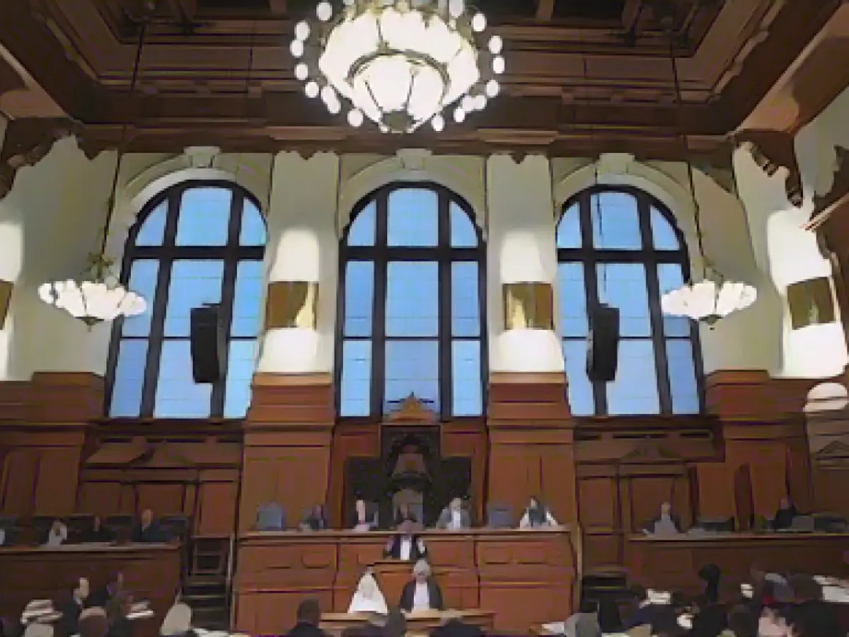 Parliament debates the consequences of the budget crisis