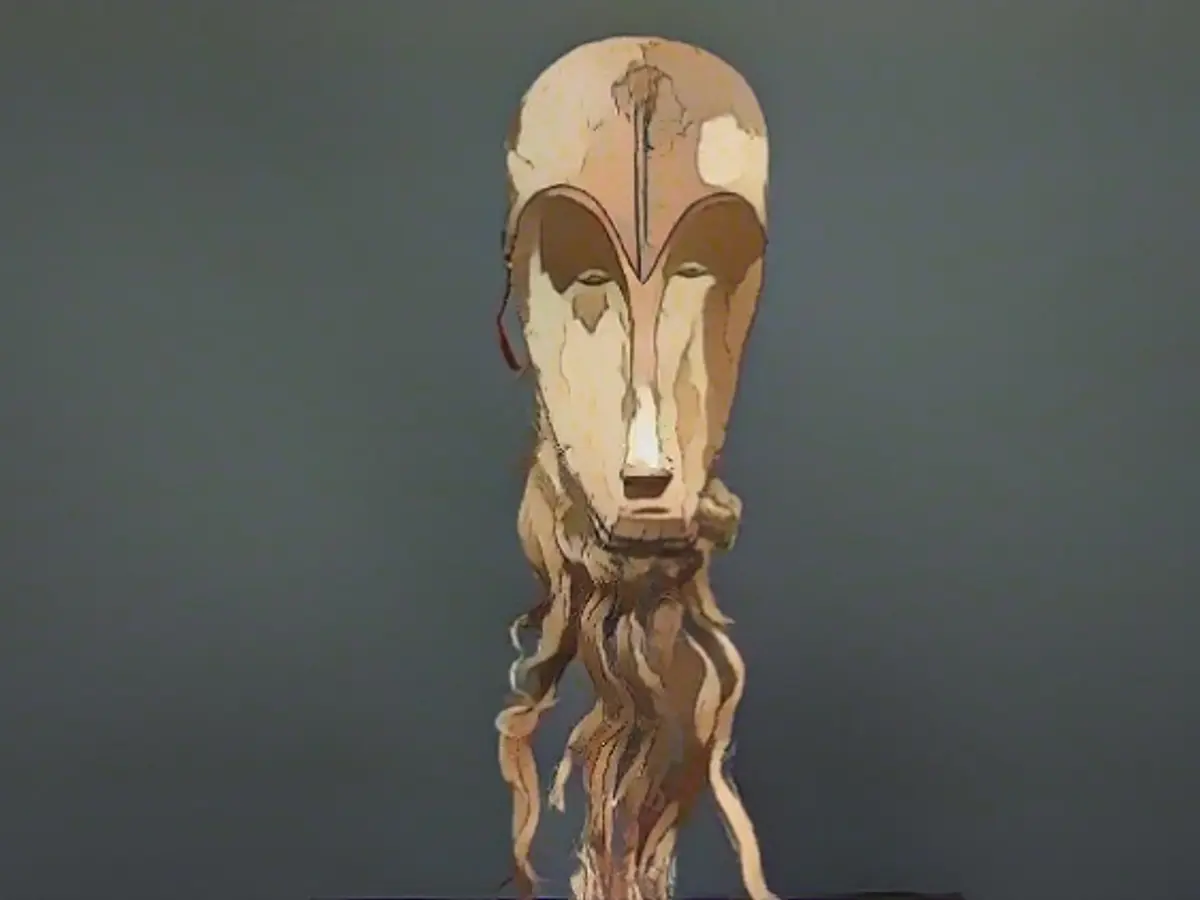 Couple loses lawsuit over "worthless" million-dollar mask