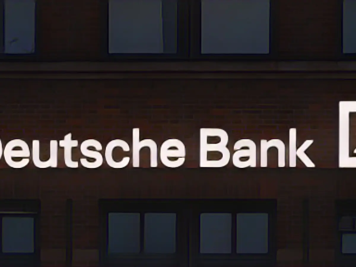 Deutsche Bank: Longer processing of Postbank problems