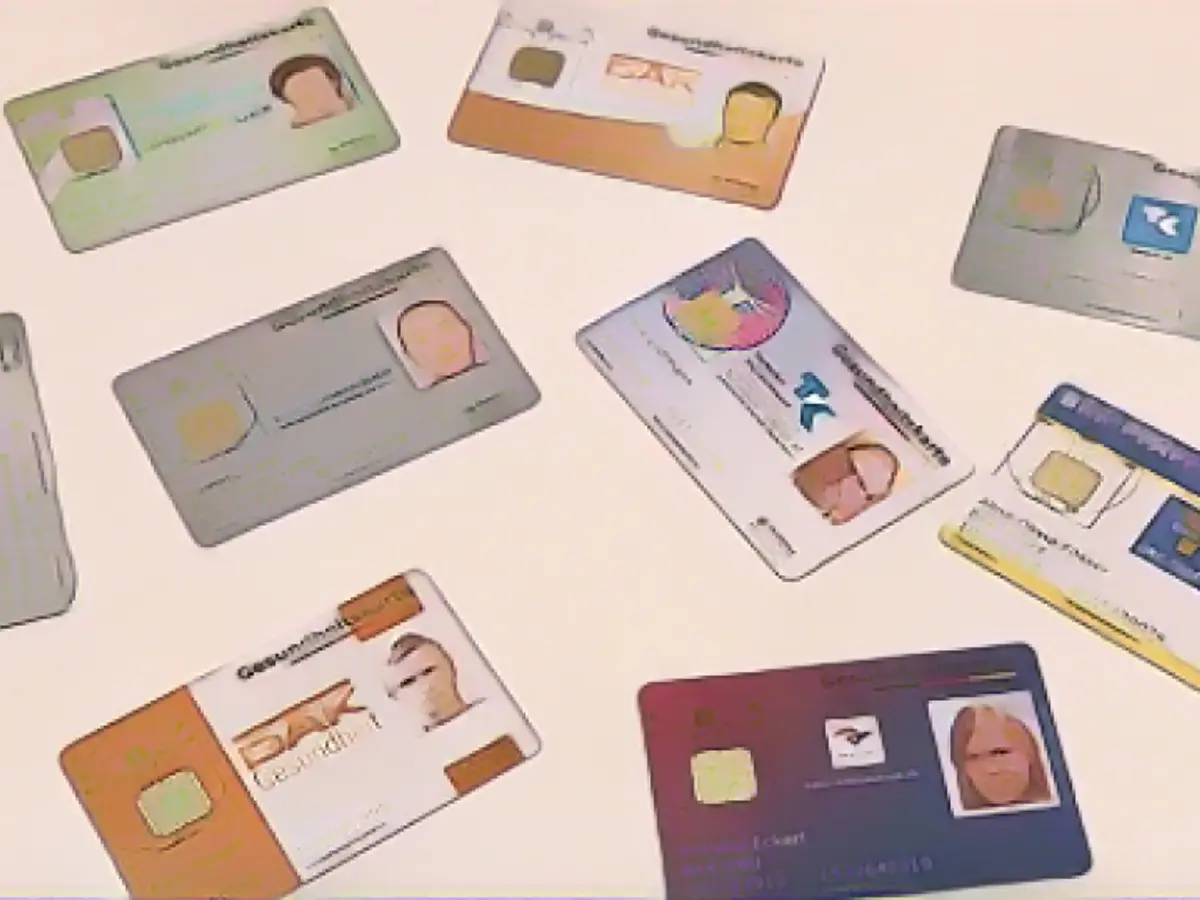 Saving money by switching health insurers: when is it really worth it?