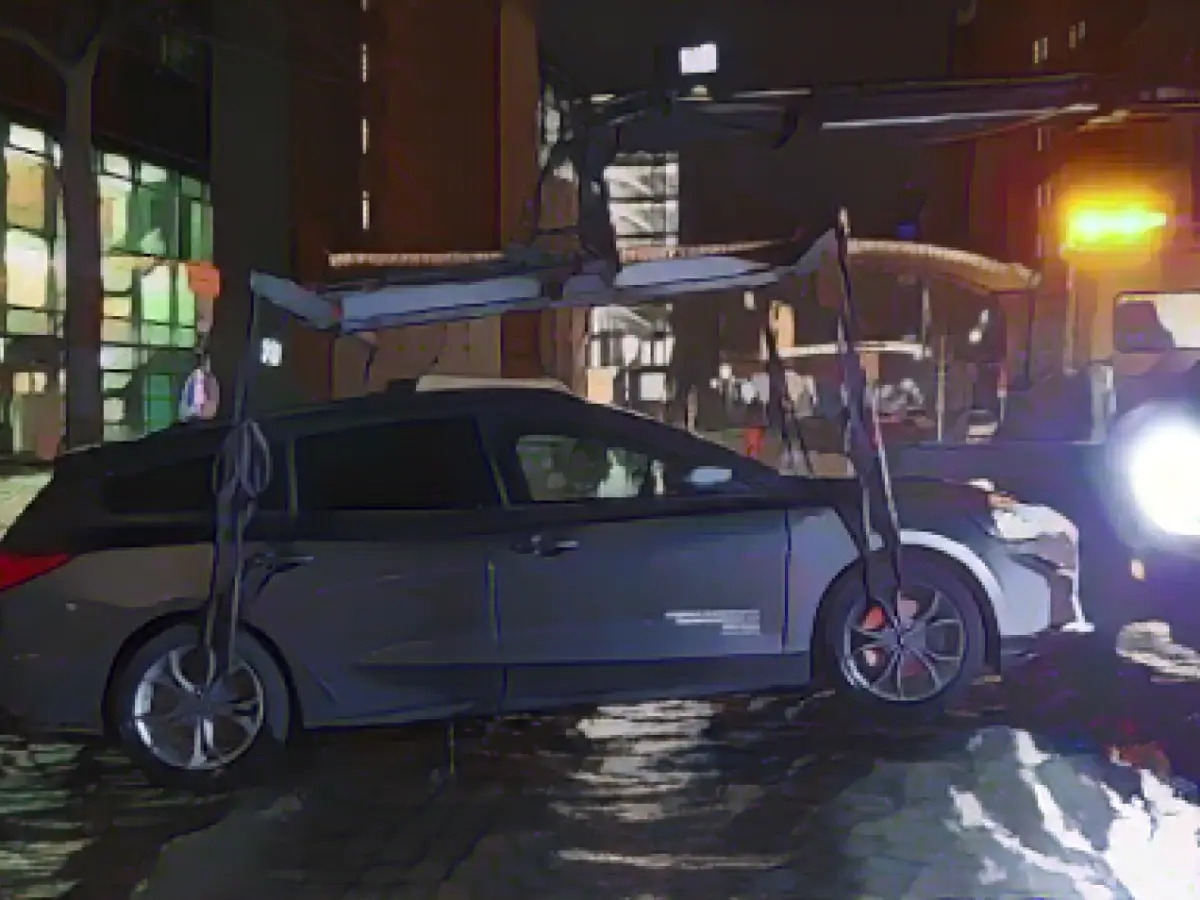 Severe storm surge: Elbe floods Hamburg fish market