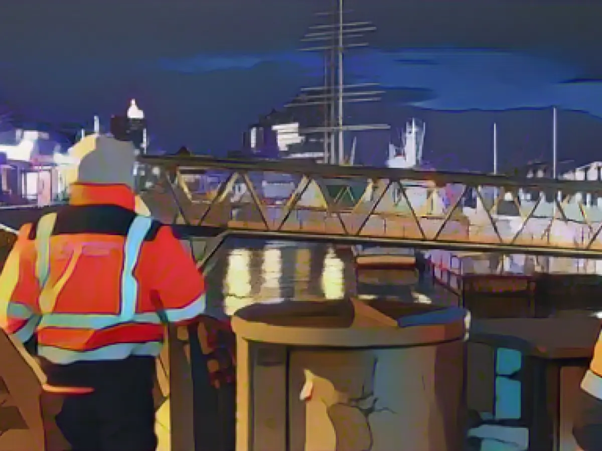 Sirens due to storm surge: emergency services on duty