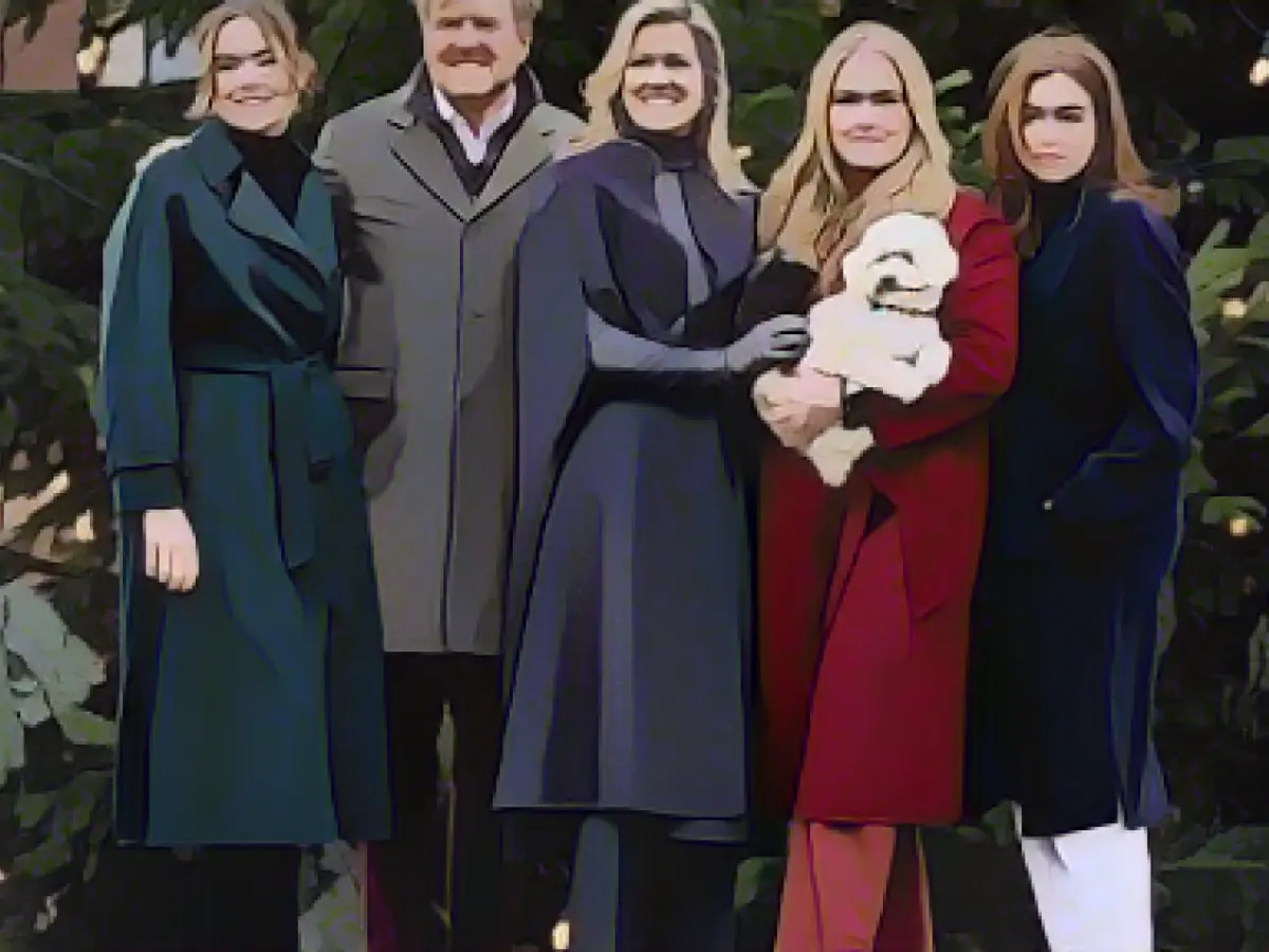 Christmas photo of the Oranjes: With dog and winter coat