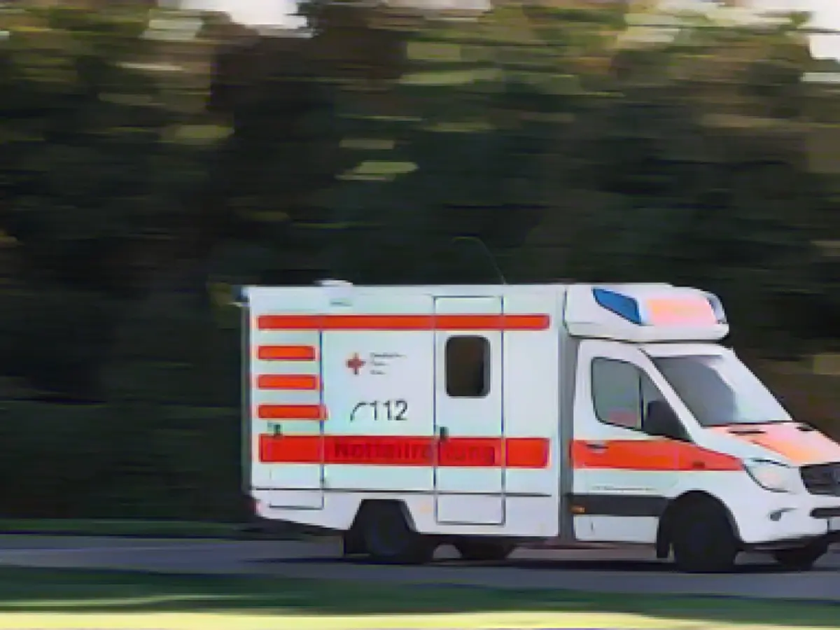 14-year-old left behind in crashed car dies