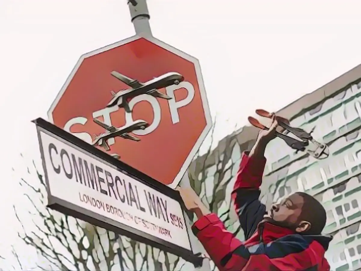 New Banksy artwork appears - and is immediately taken down