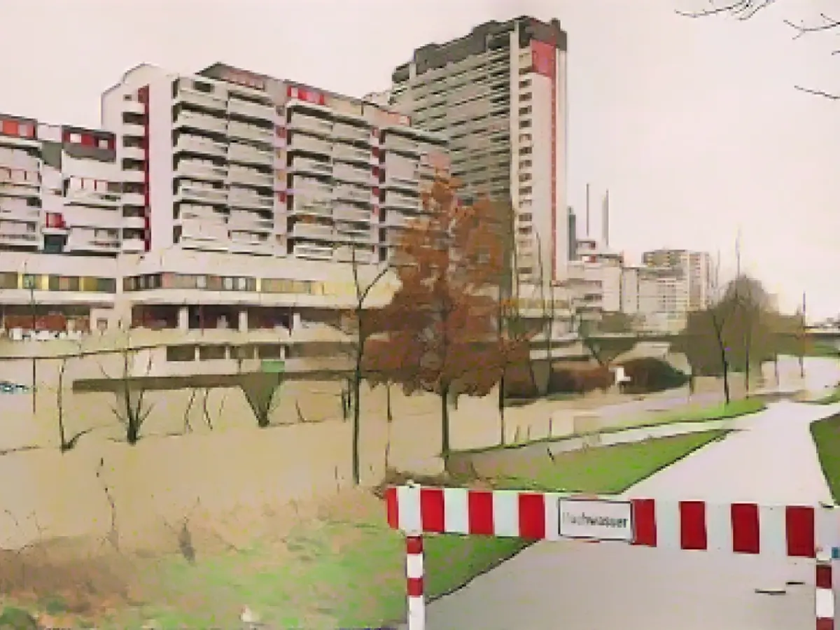 Heavy rain, snow and flooding before Christmas - railroads expect full trains