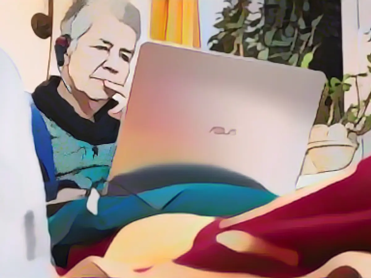 "Silbernetz" hotline continuously available until New Year