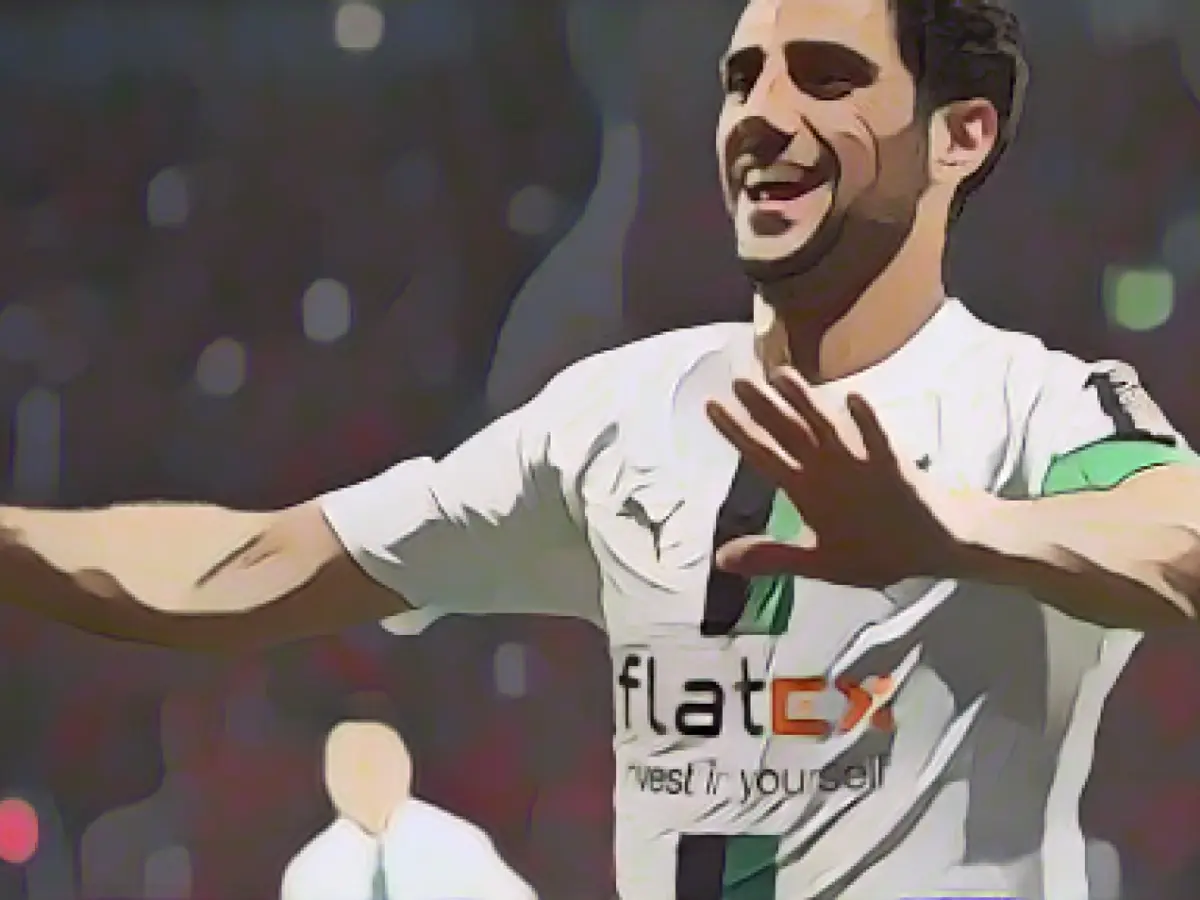 Unrecognized in the stadium: Stindl as a fan at Gladbach game