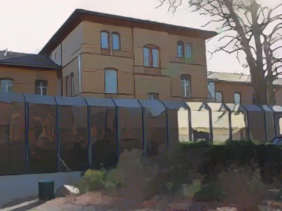 Two men break out of a detention center and escape