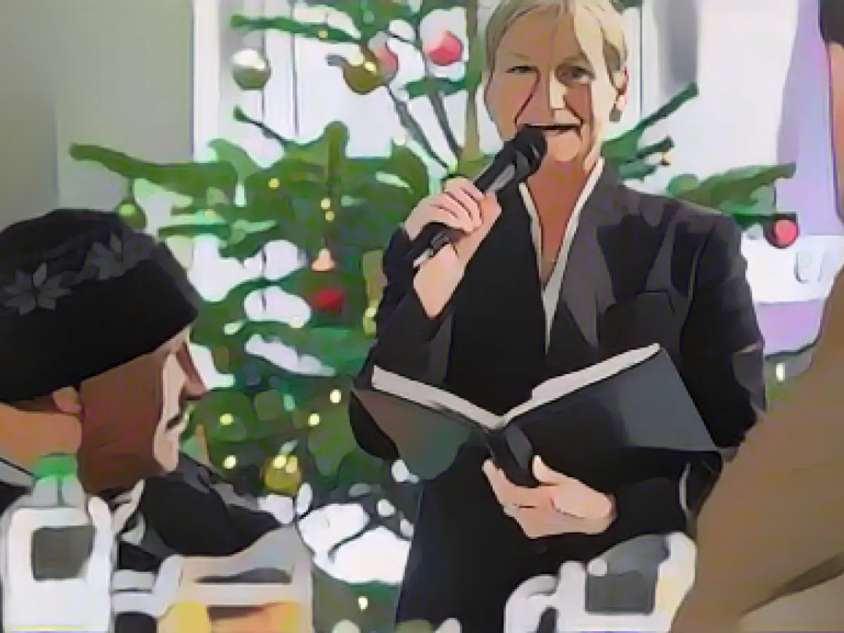 Bishop Fehrs visits Diaconia center for the homeless