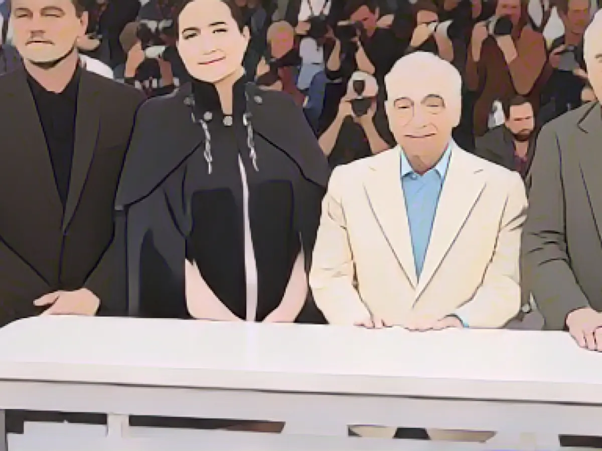 Lily Gladstone: DiCaprio is "incredibly generous"