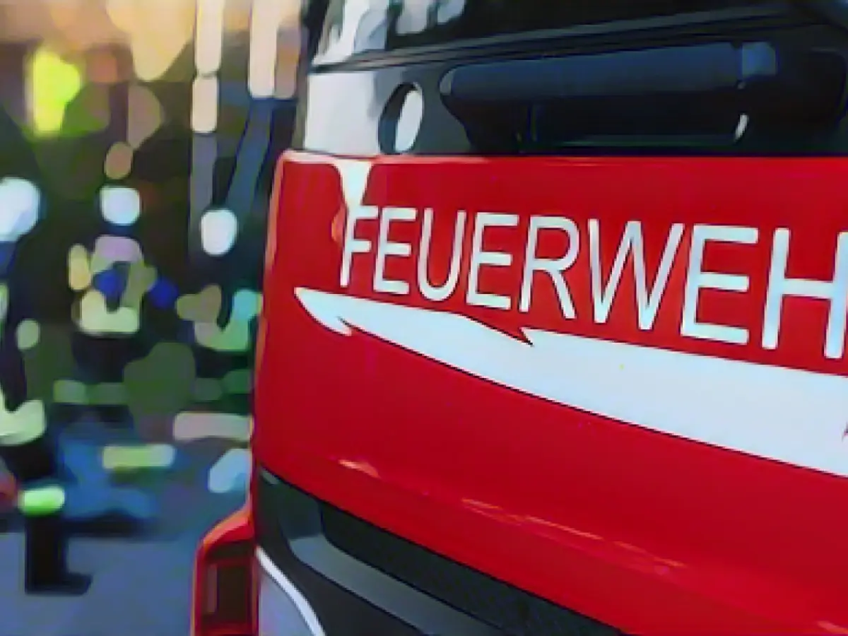 Fire: 28-year-old holds out on balcony until rescued