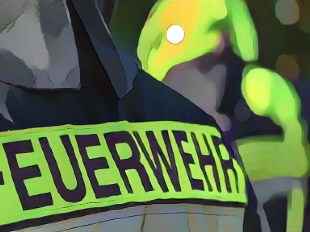 Sailing boat gets stuck: 40 firefighters arrive